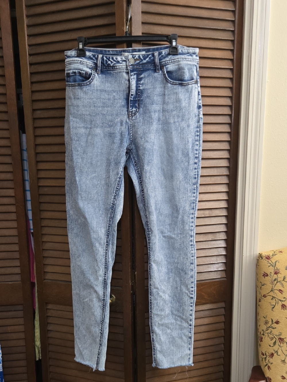 Women’s Light Wash Skinny Jeans — High Rise Stretch